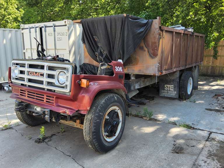 1988 GMC 7000, V8 gas, standard trans, approx 14ft bed, no cab, missing 1 fuel tank, truck was on fire, CONTENTS OF BED INCLUDED/MISC SCRAP, Vin#: 1GDJ7D1E0JV511676 -- Truck #306