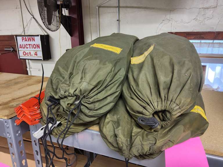 4 military tents (1 bundle of stakes)