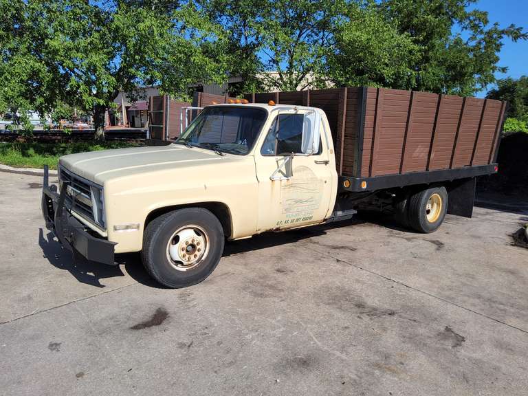 1988 Chevy 1 ton, V8 gas, auto trans, Showing 10387 miles, pwr steer/pwr brakes, crank windows, 2 fuel tanks, No Air, pwr dump bed approx 12ft, has snow plow hookup, Vin#: 1GBJR34M0JJ114797 (Starts/ runs) -- Truck #209  (HAS TITLE)