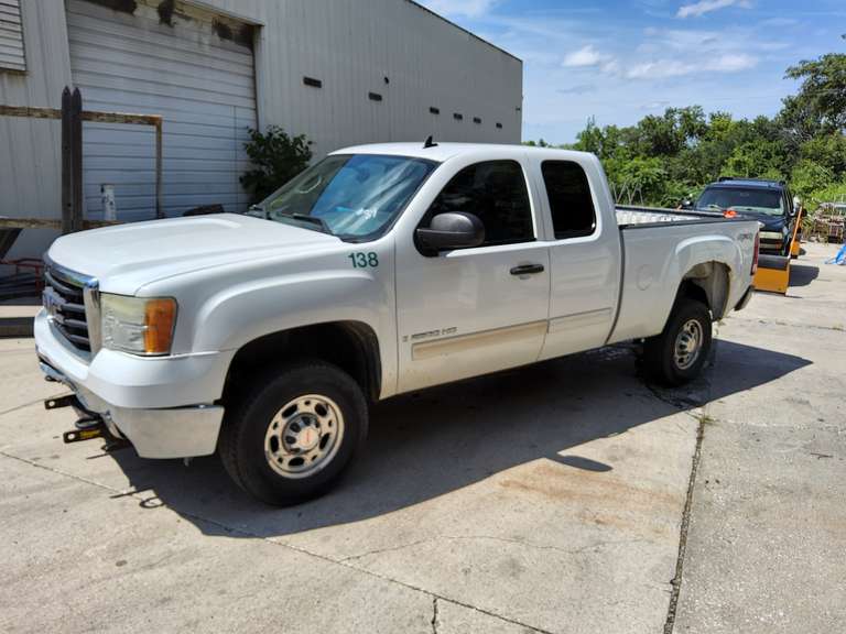 2009 GMC Extended Cab 2500HD, 6.0 gas, auto trans, full pwr, air, Showing 131241 miles, has meyers snow plow hookup, STARTS/RUNS/DRIVES, Vin#: 1GTHK59K89E157189-- Truck #138