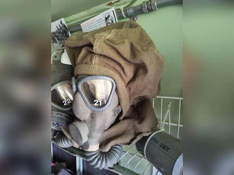 US M3A1-10A1-06 Lightweight Service Mask with gas hood