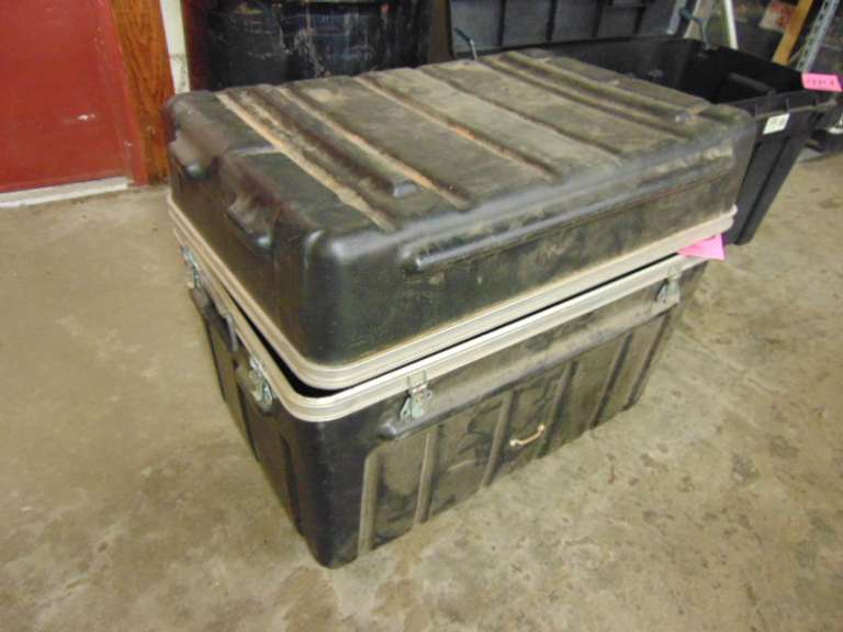 Plastic trunk approx 32" x 21" x 25"