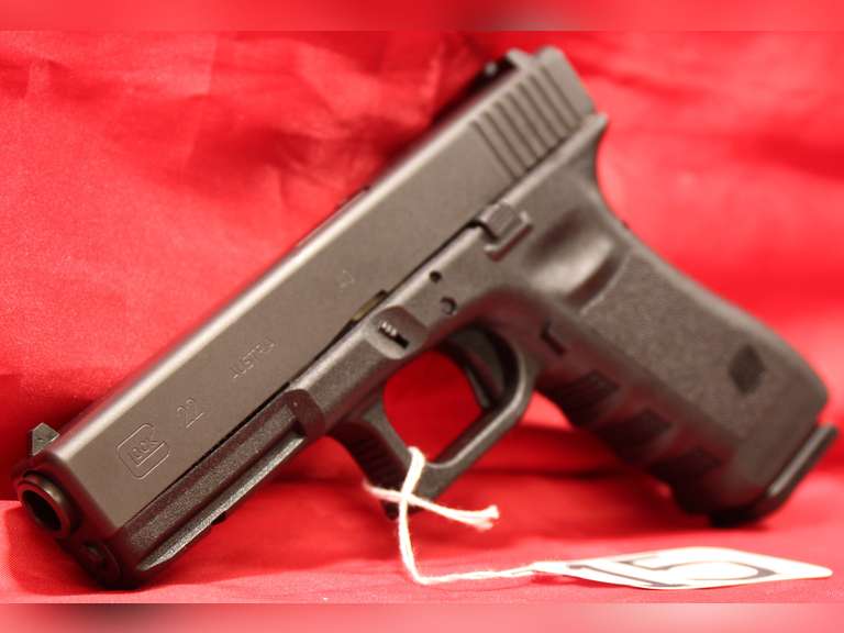 Glock 22, 40 cal, 2 mags, case, Ser#: BXAD805