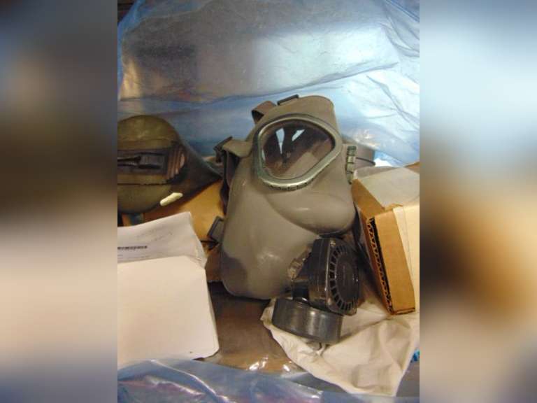 Group misc: various gas masks, measuring tape reel, filters & other items SEE PICS