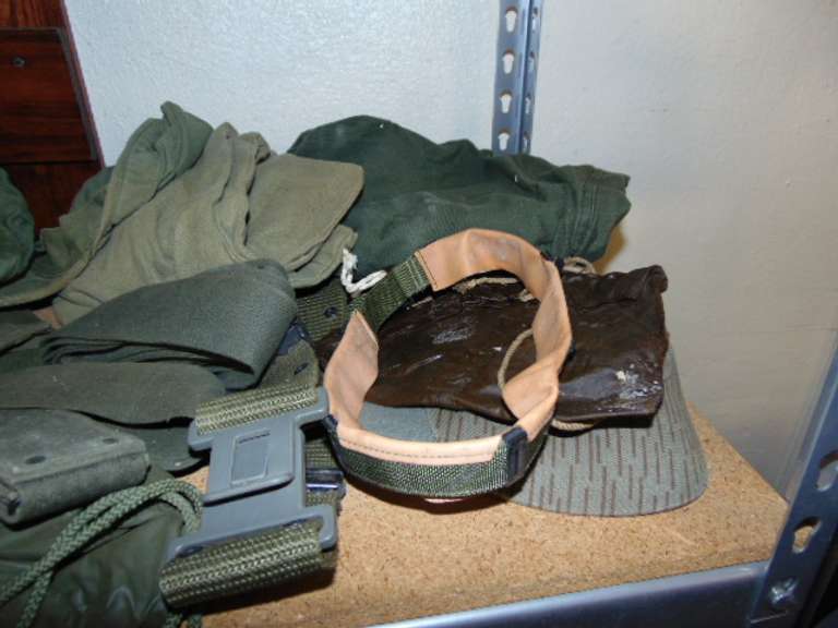 Group US military items: hats, belts, dishes & other SEE PICS