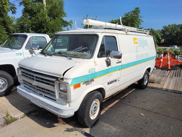 1991 Chevy G20 An-Midlan, V8, auto trans, pwr steer, pwr brakes, crank windows, showing 225312 miles, shelves, ladder rack, condition unknown,  Vin#: 1GCEG25H2M7118186-- Van #402 (WON'T START, NO FIRE/SPARK) (HAS TITLE)