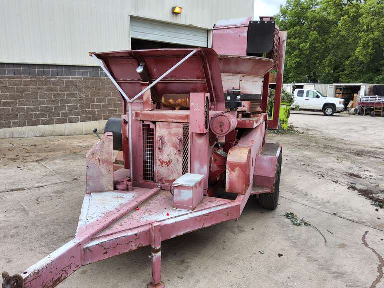 Olathe Trailer mount T.A. Tub Grinder, model 818G turbo cummins engine, STARTS/ RUNS, (was rebuilt approx 4 or 5 years ago), pintle hitch, showing 0193 hrs but that's for the machine not the motor)