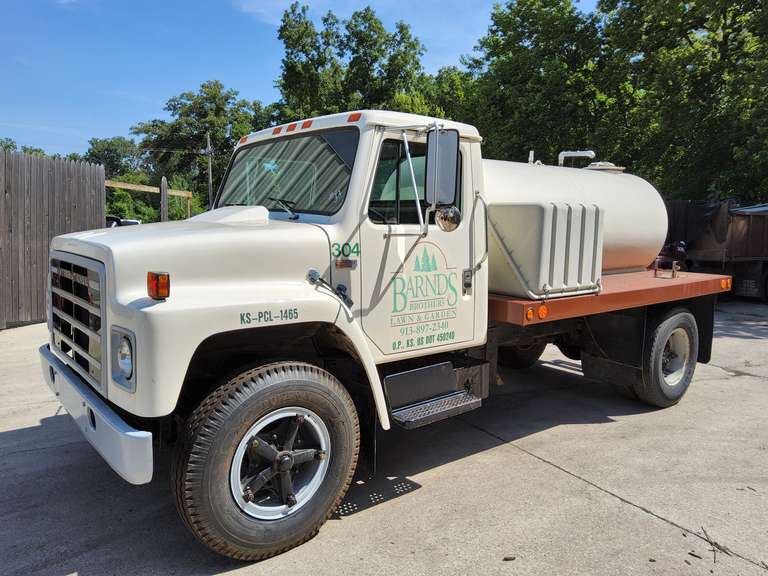 1984 International S1600, B155 6.9L Diesel , 4spd/2spd trans, 11.5ft flat bed, with approx 600 gallon spray tank, 2 retractable hose reels, pwr steer, hyd brakes, pto pwrd pump, Vin#: 1HTLAHEM7EHA33435-- Truck #304