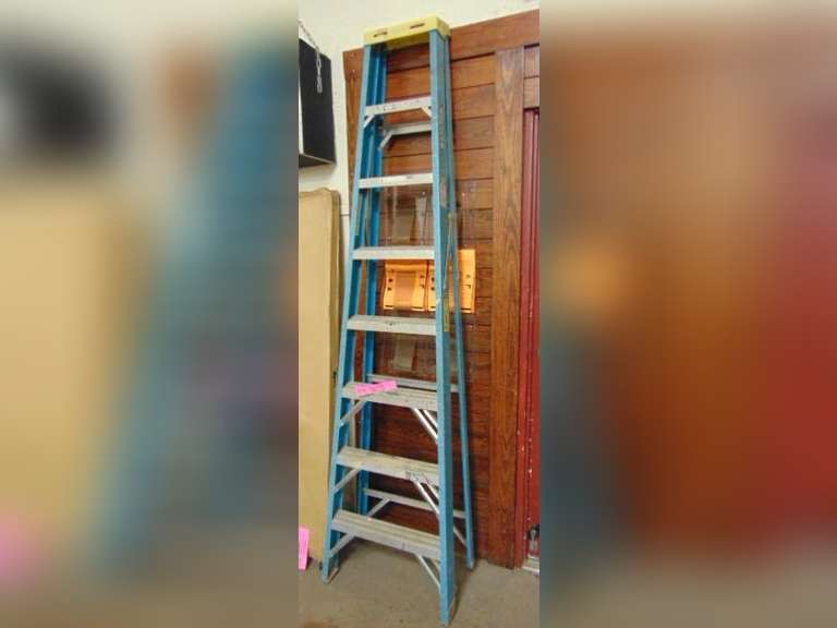Werner 8ft fiberglass step ladder