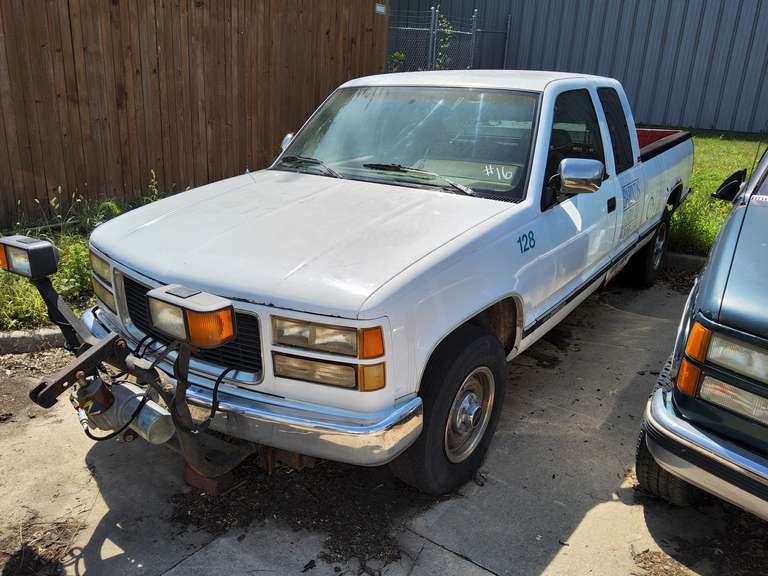 1994 GMC Extended Cab 4x4, 5.7 V8, auto trans, showing 267812 miles, AC, full pwr, has snow plow, Vin#: 2GTFK29K3R1537757, WITH steel approx 100 gallon fuel tank with 12v pump with hose & nozzle,  TRANSMISSION IS OUT/ NEEDS REPAIRS-- Truck #128  (HAS TITLE)