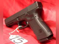 Glock 22, 40 cal, 2 mags, case, Ser#: BXAD805