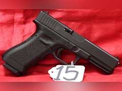 Glock 22, 40 cal, 2 mags, case, Ser#: BXAD805
