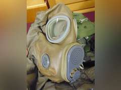 4 various gas masks in bags (unknown)