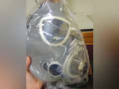 4 various gas masks in bags (unknown)