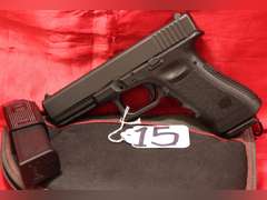 Glock 22, 40 cal, 2 mags, case, Ser#: BXAD805