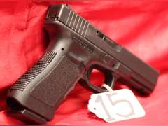 Glock 22, 40 cal, 2 mags, case, Ser#: BXAD805