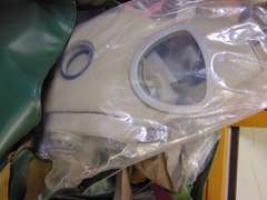 4 various gas masks in bags (unknown)