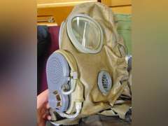 4 various gas masks in bags (unknown)