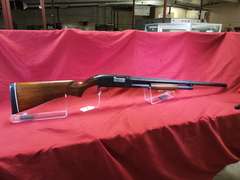 Winchester Mod: 12, 12ga pump shotgun, 28" solid rib brl, 2-3/4", modified, mfg. 1936, Ser#: 709182, 96%