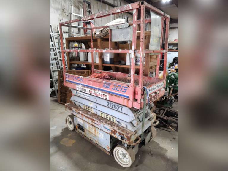 Skyjack Mod: 3219 SJIII scissor lift WORKS (NEW batteries)