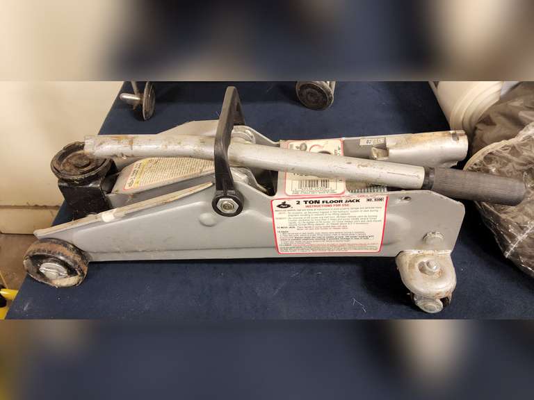 2 ton floor jack with handle