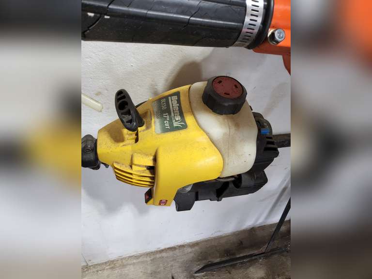 Bolens BL150 17" cut 31cc gas weed eater