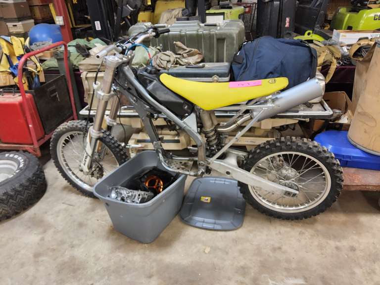Kawasaki dirt bike (not running), motor in tote, (no title), Vin#: JKSKXCPC86A018812, NEEDS WORK