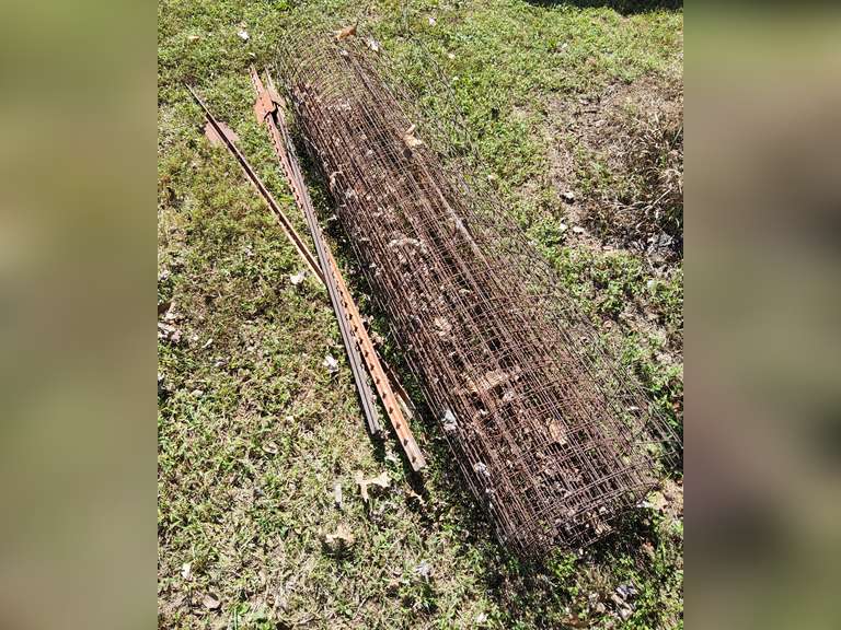 Partial roll of fence & steel posts