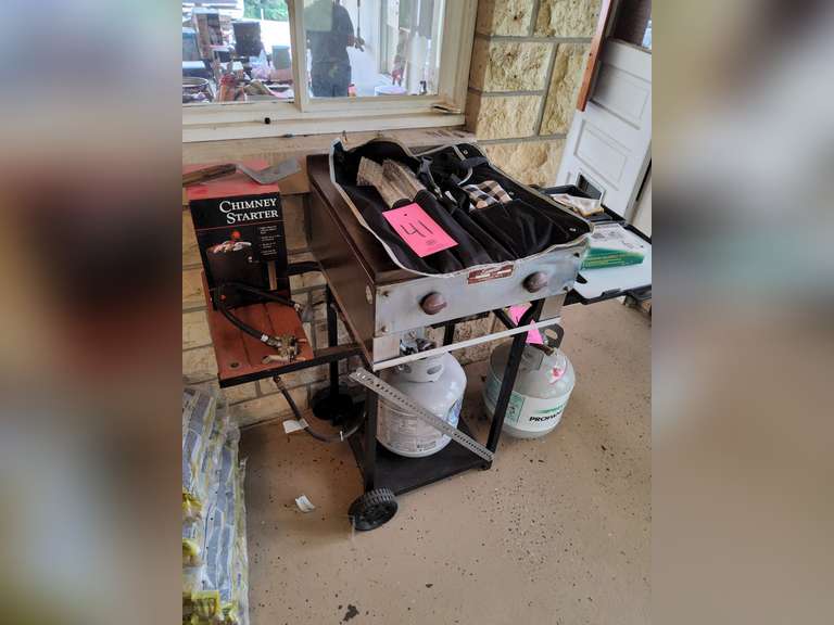 Economy Comstock-Castle Stove Co. (Mod: S720 / Ser#: 12A-2) w/ tank, utensils, chimney starter, & other (SEE PICS)