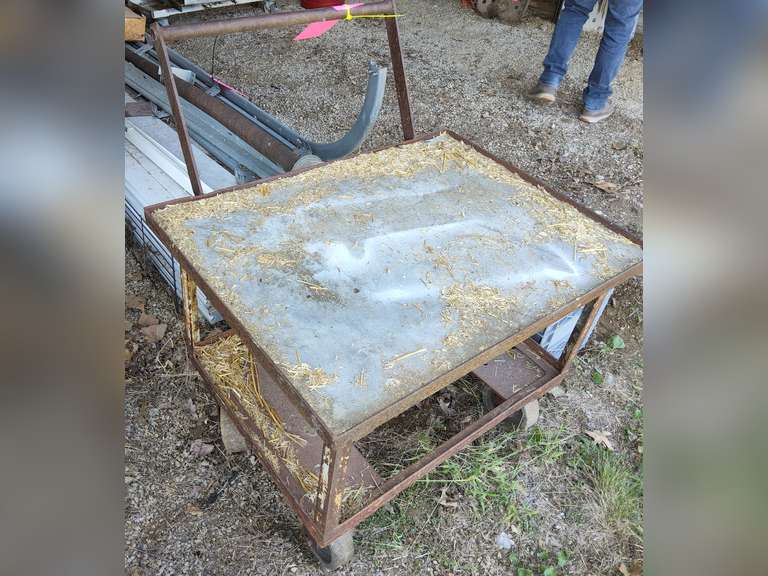 Metal cart approx 32" x 24" x 23"