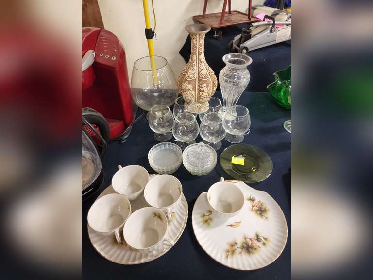 Group of misc dishes & 2 vases