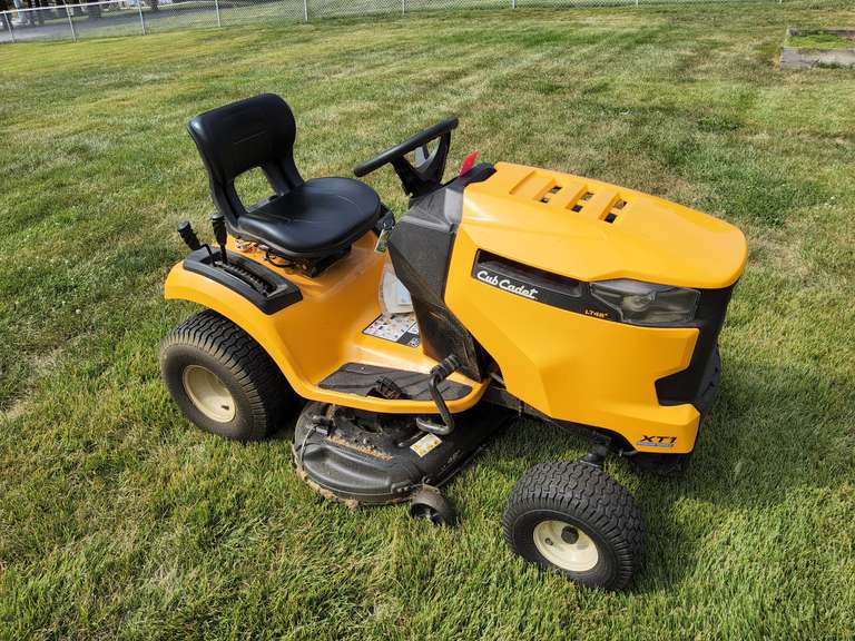 Cub Cadet XT1 Enduro Series LT42" riding mower (Showing 120 hrs) -- STARTS/RUNS/MOWS --WAS KEPT IN SHED, WELL TAKEN CARE OF