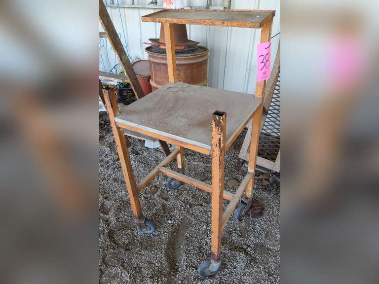Metal stand on wheels SEE PICS