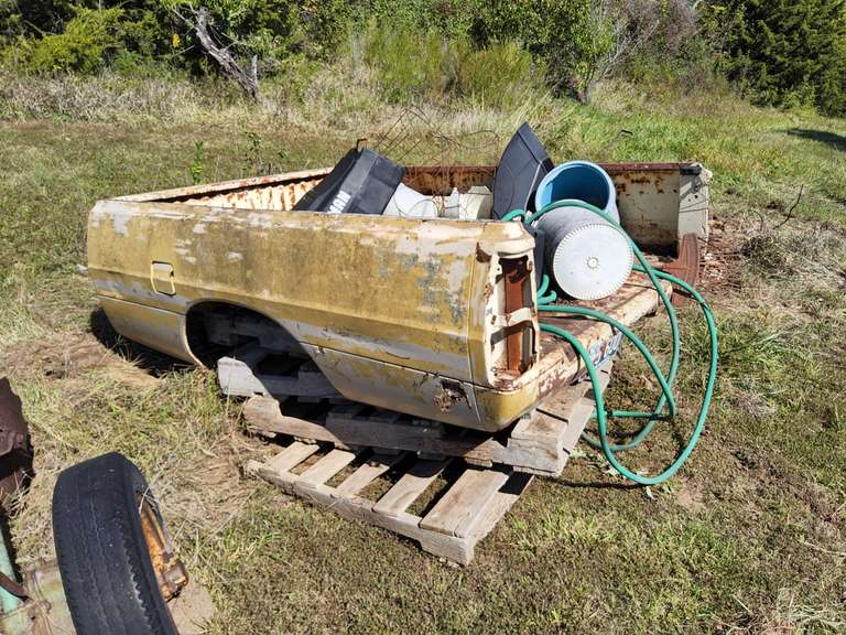 Pickup bed & contents SEE PICS