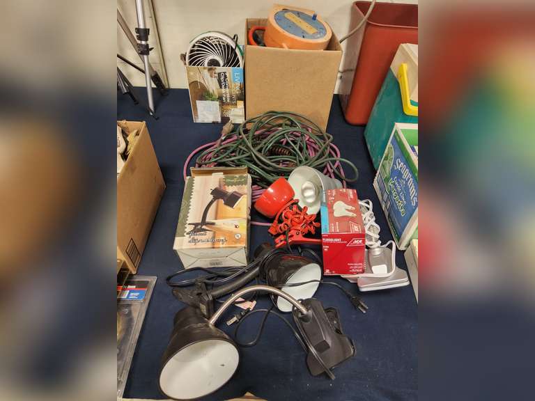 Group: clip on desk lamps, ext cords & other SEE PICS