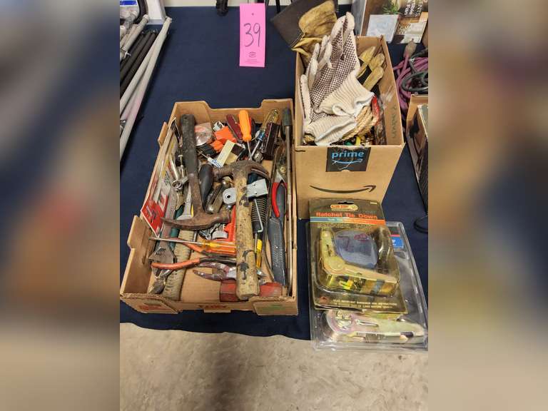 Flat of hand tools, ratchet straps, gloves & other
