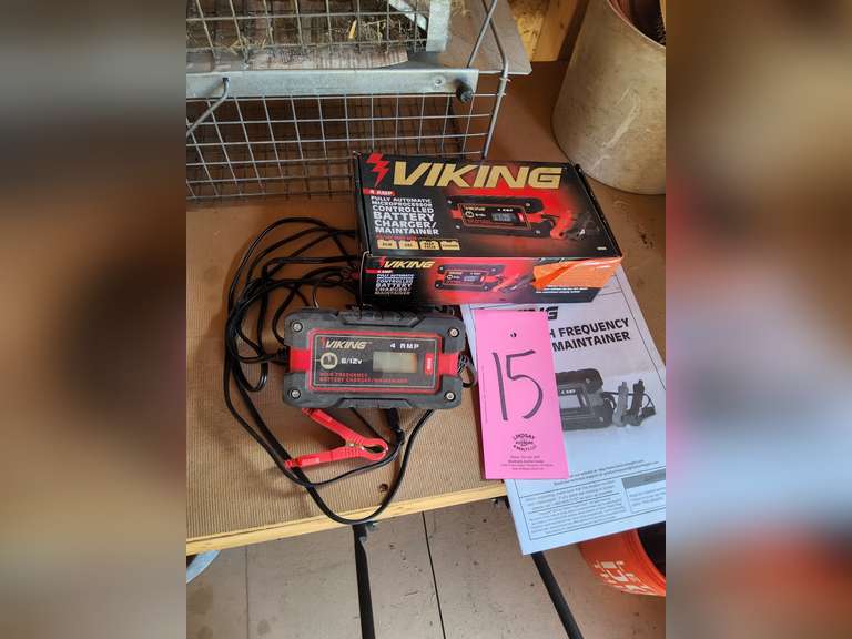 Viking 4amp (6/12v) battery charger/maintainer (WORKS)