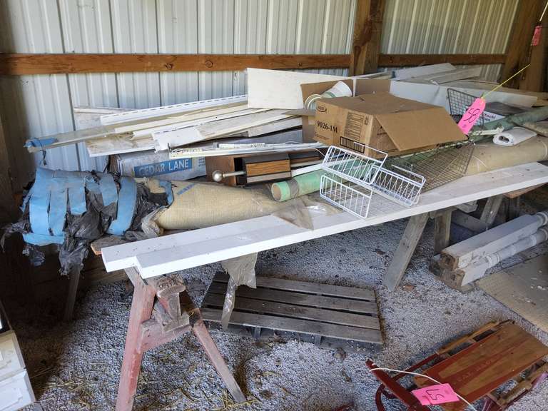 Group misc: large rug, vinyl siding pcs, curtain rods, wire baskets, saw horses, & other SEE PICS