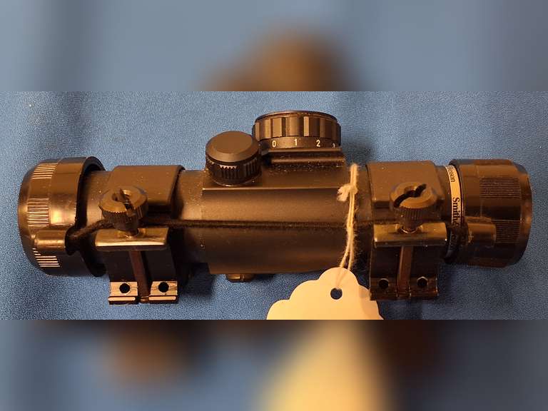 Smith & Wesson luminated aim point style scope