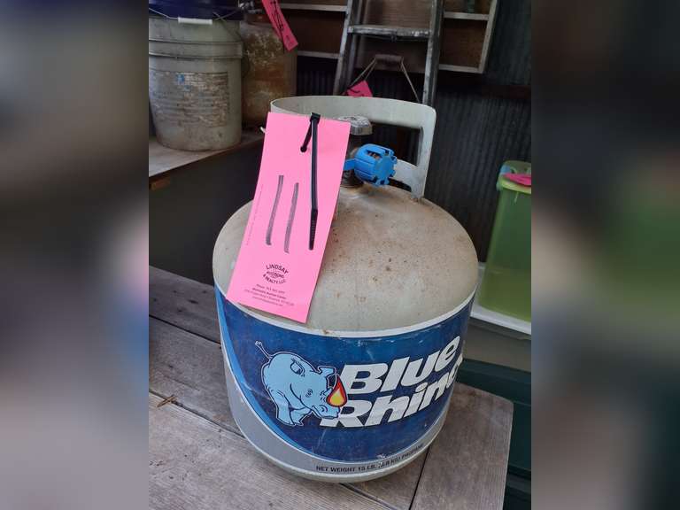 Propane tank (level unknown, may be empty)