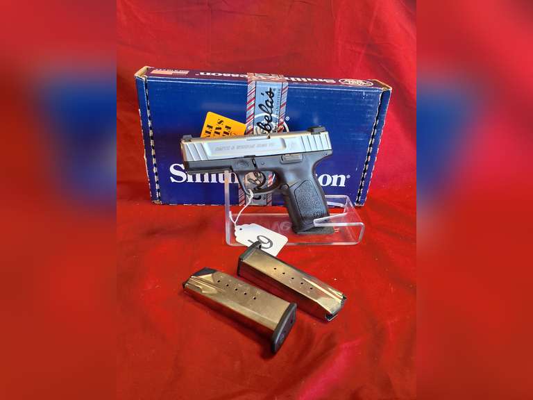 NIB Smith & Wesson Mod: 5D40VE, 40SW pistol, Ser#:HFY7237, 2 mags, box, book, 98%