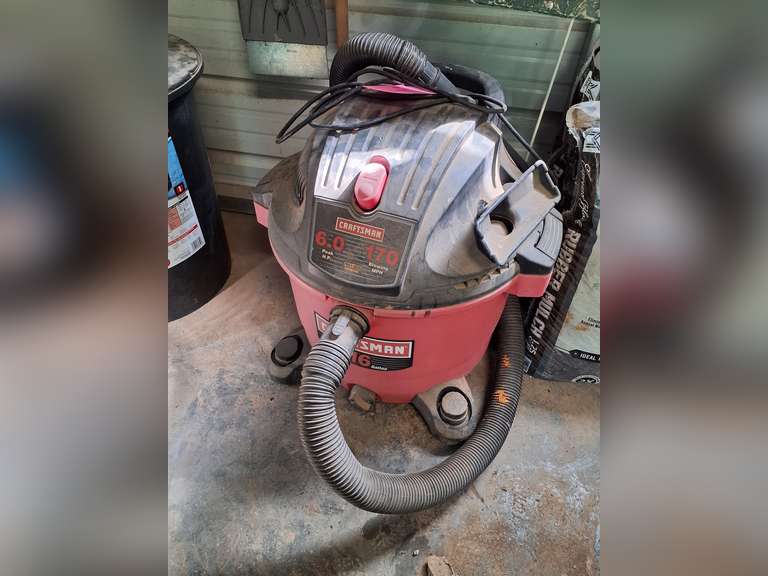 Craftsman 16 gallon, 6hp shop vac with hose & attachments