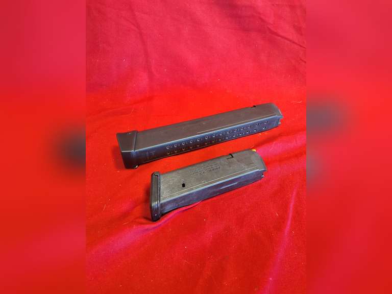 Qty 2 -- Glock mags (Both 9mm, Glock 32rd & Pmag 15rd)