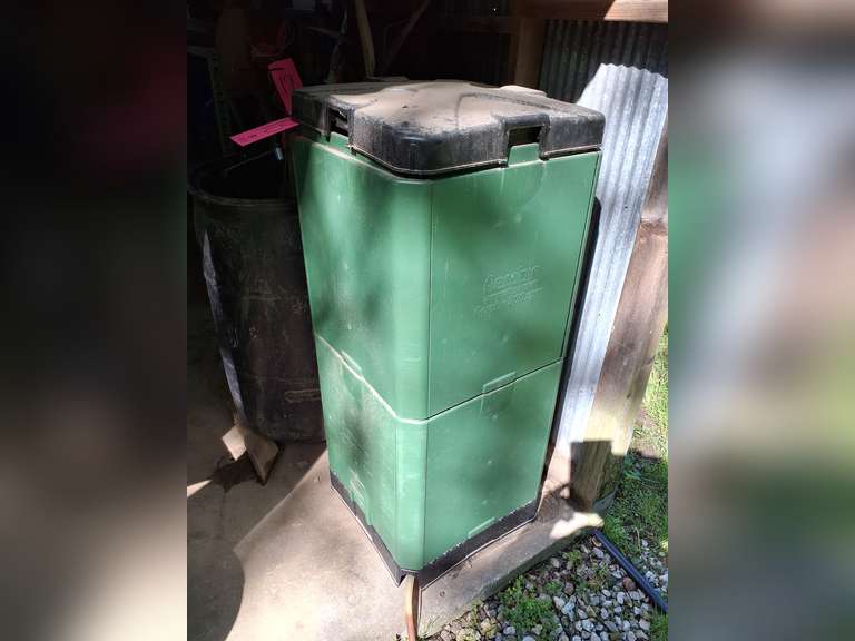 Composting bin SEE PICS