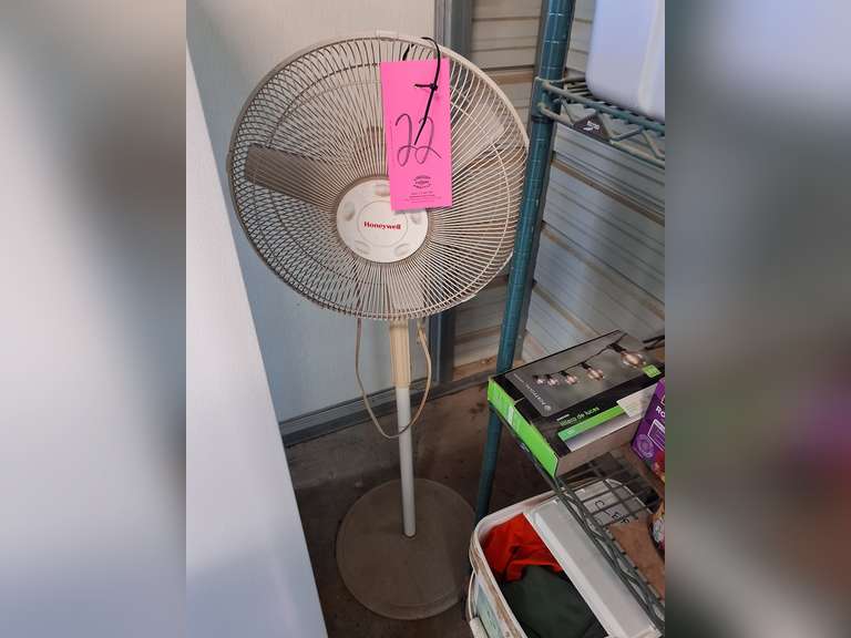 Pedestal fan