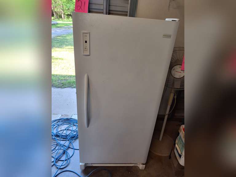 Frigidaire upright freezer WORKS