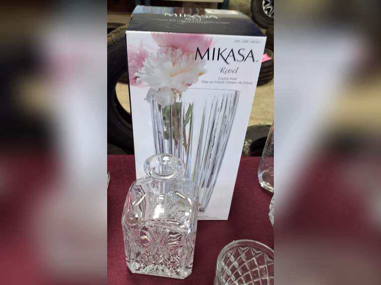Mikasa Revel crystal vase & crystal decanter (missing stopper)
