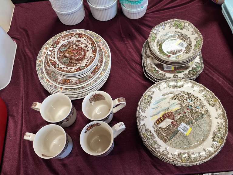 Group His Majesty Johnson Bros dishes SEE PICS