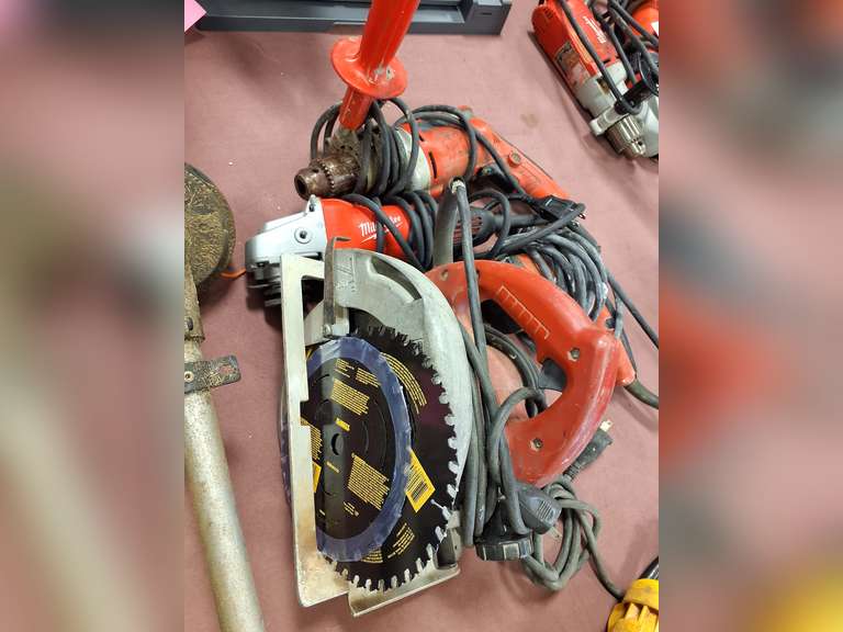 4 elec. Milwaukee power tools & extra blades SEE PICS