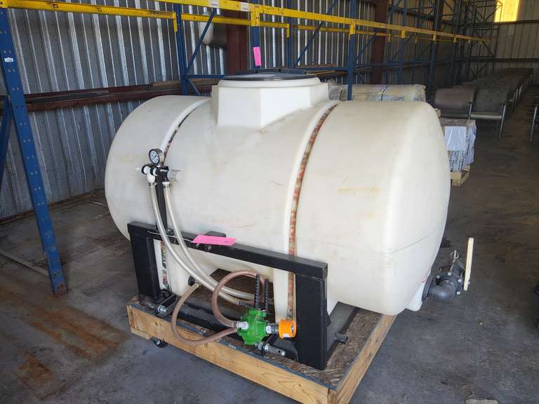 3 pt, 325 Gal polytank, spray rig, w/pto pump, stored inside